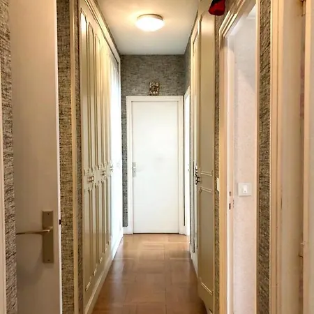 Апартаменты Rue De Noailles - 4 *