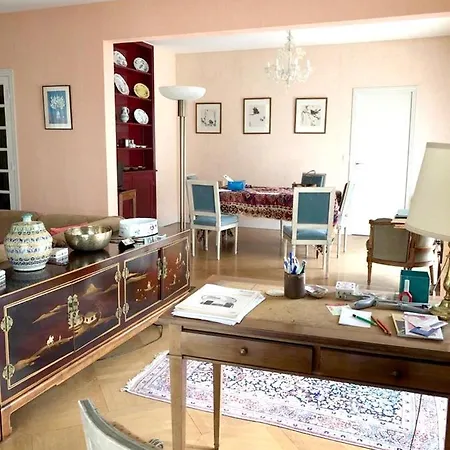 Апартаменты Rue De Noailles - 4 *